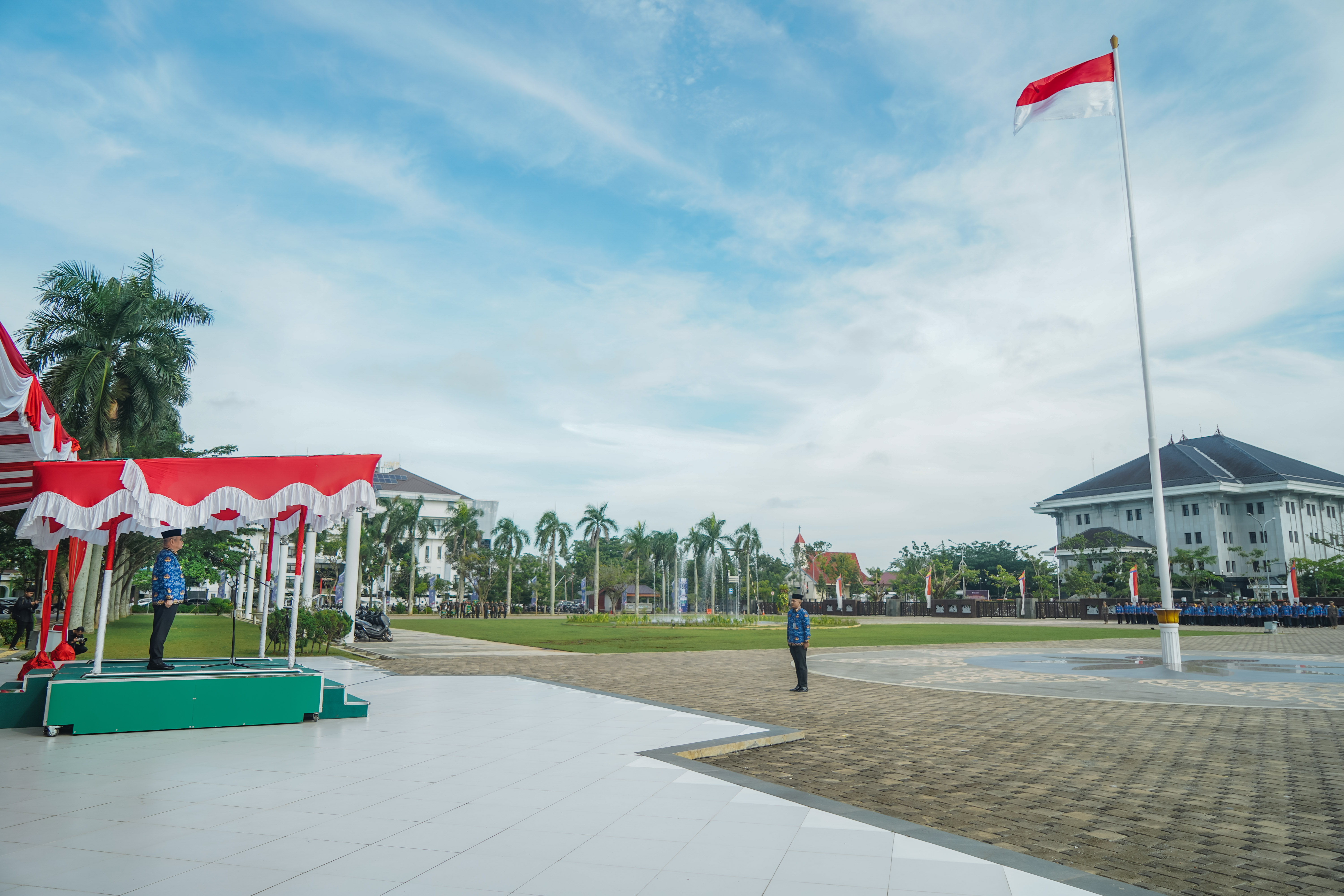 Upacara Bendera Peringatan HUT ke-52 KORPRI  dan Hari Kesehatan Nasional ke-59
